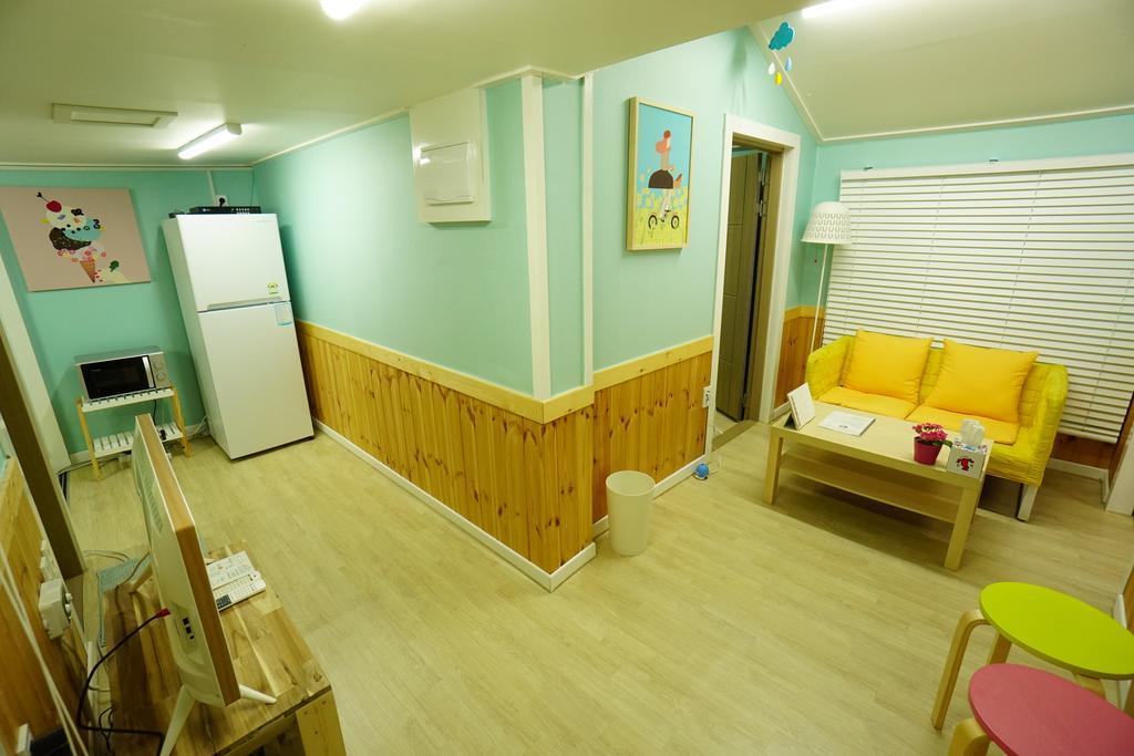 Little Haenyeo Villa Чеджу Екстериор снимка