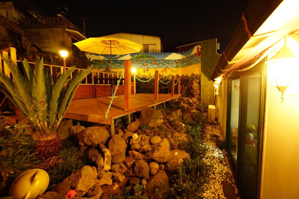 Little Haenyeo Villa Чеджу Екстериор снимка