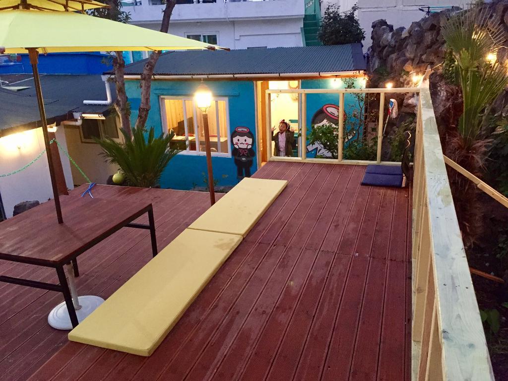Little Haenyeo Villa Чеджу Екстериор снимка