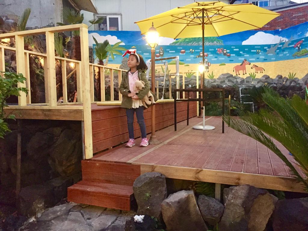 Little Haenyeo Villa Чеджу Екстериор снимка